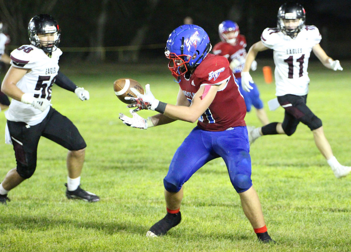 Ayden Hans gets the pitch with some Eagles close by ready to tackle. PCN photo by Travis Lane.
