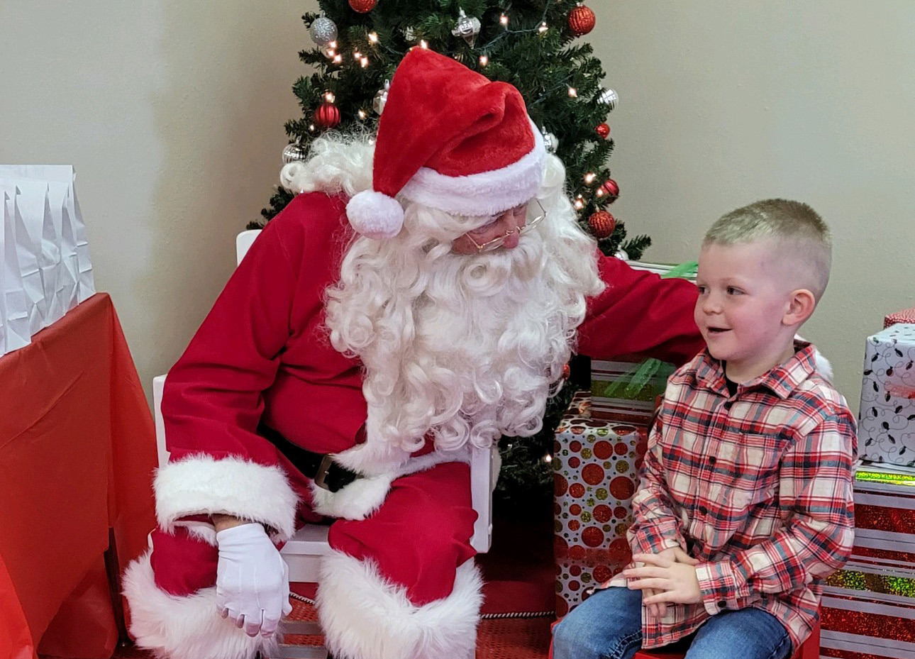 The Gresham Community Club sponsored Breakfast with Santa on Saturday December 2nd at the Community Center. Approximately 50 children attended to decorate cookies, make an ornament, enjoy juice and doughnuts and visit with Santa. Photos provided.
