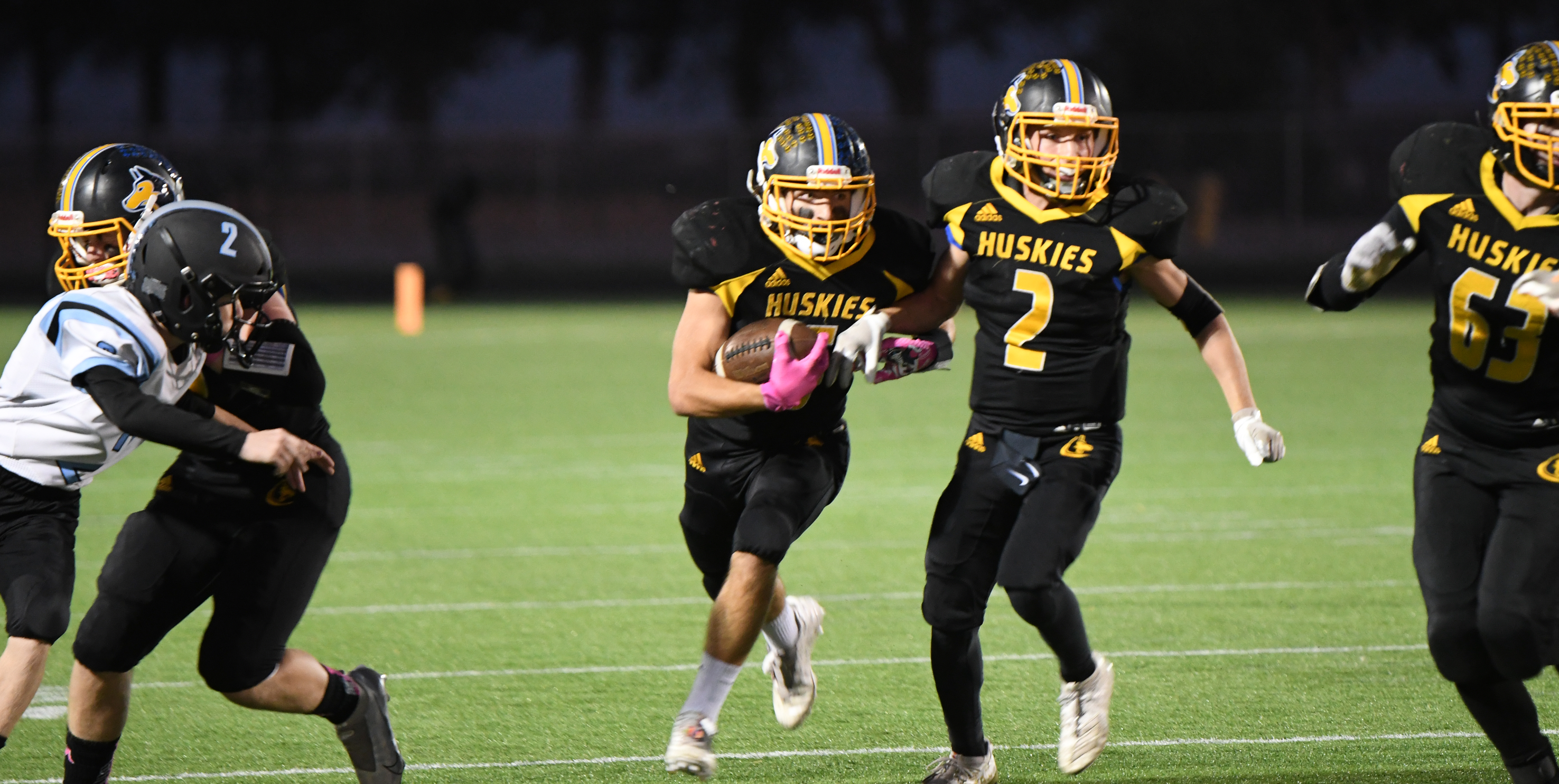 Justin Knoll carries the ball four times for 54 yards and two touchdowns for the Huskies. PCN photo by Rick Holtz