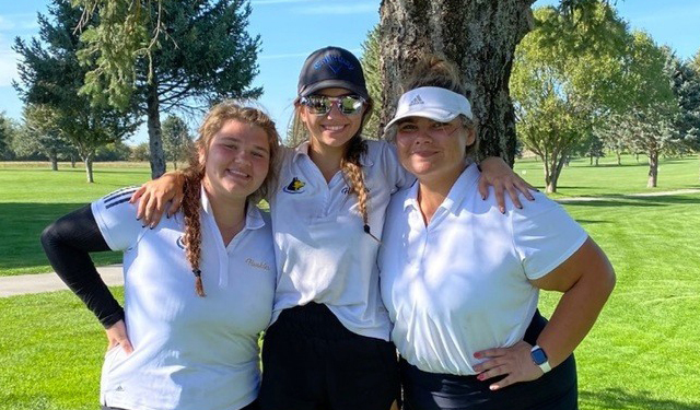 This year’s squad will lose three seniors, Aurora Slusarski, Jenna Logan, and Lillian Weddle.