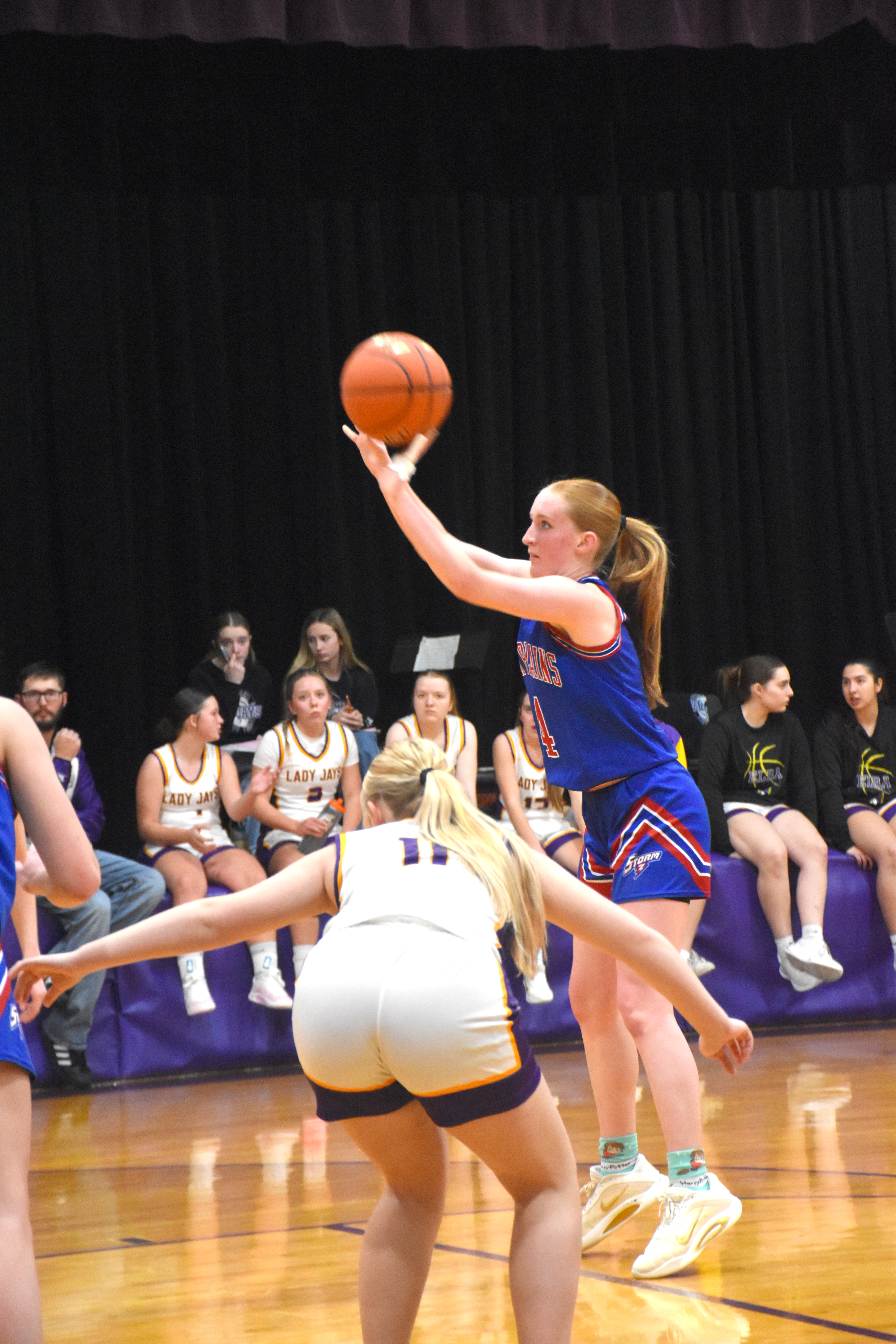 Peyton Hofmann shoots a free throw
