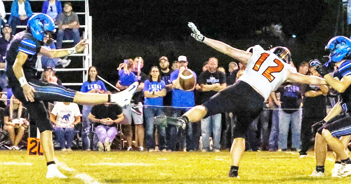 Osceola’s Kolton Barr (12) blocks Leigh punt in fourth quarter to set up game winner for the Bulldogs. PCN photo by Blaine Winslow.
