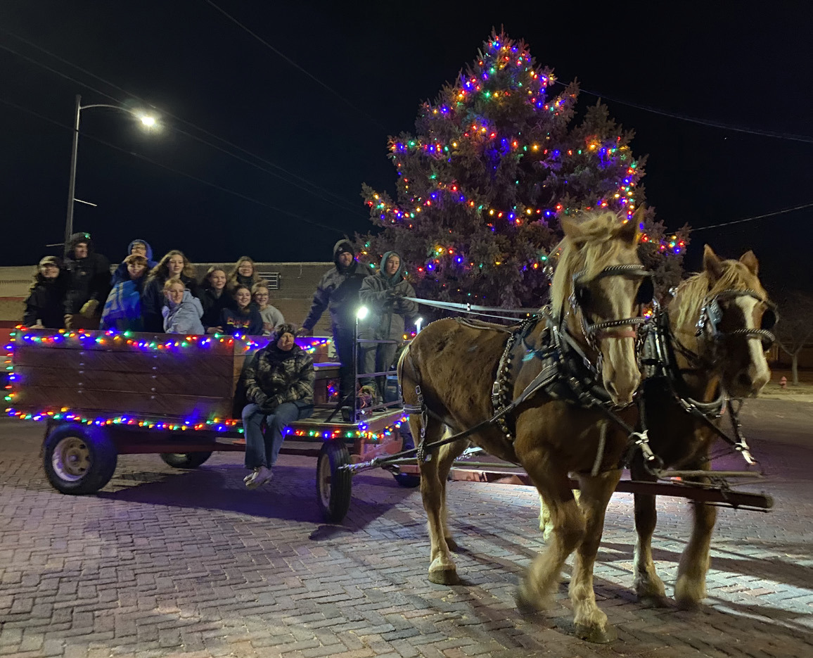High Plains high school students went caroling last week. The horses were provided by Gordon Gulbrandson, whose cousin is one of the FCA Leaders. The students delivered cookies and sang for residents in over 20 different homes in town. Photo provided by Sue Wilgocki