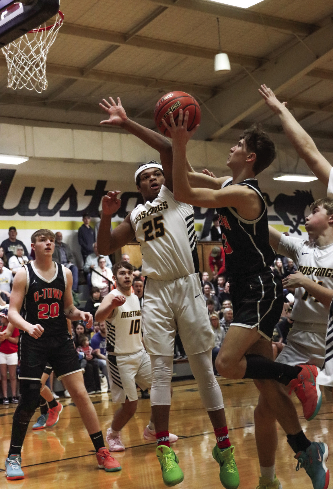 Kelby Neujahr tries to get past a Mustang defender to the basket. PCN photo by Blaine Winslow.