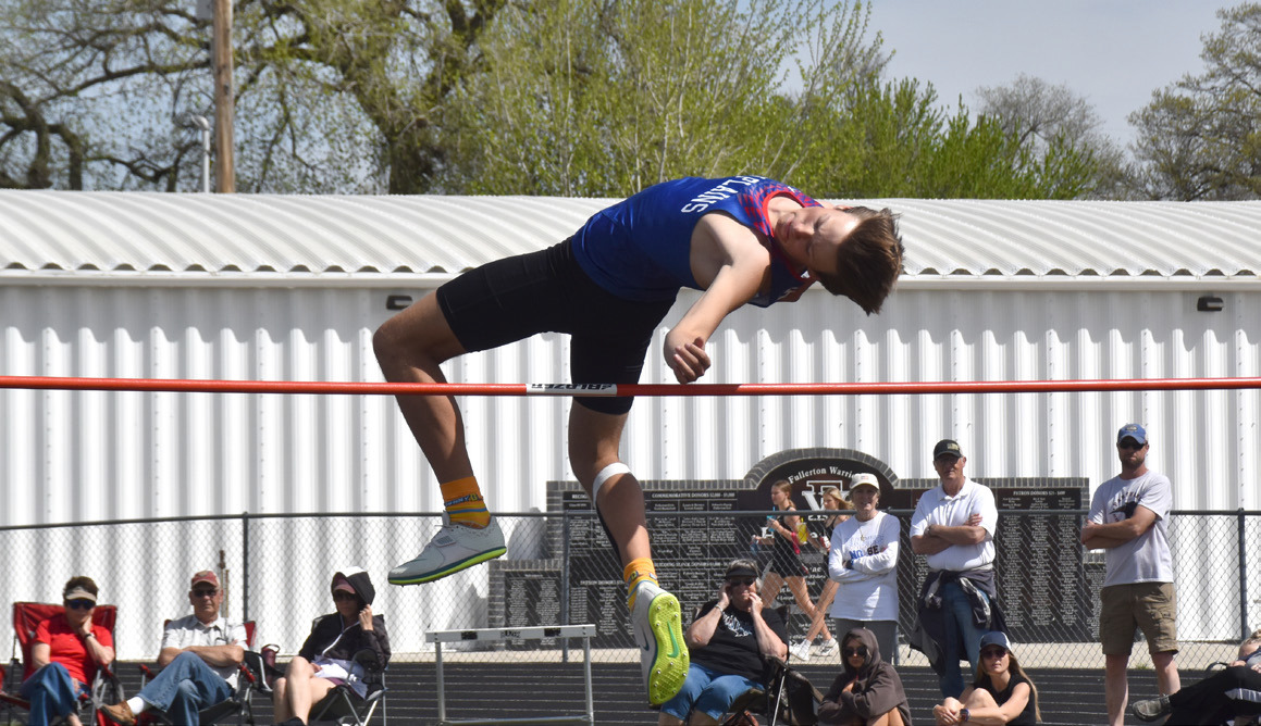 High Plains sophomore Colin Howell set a PR last Thursday as he cleared 6-1 in the high jump and finished second at the Palmer Invite in Fullerton. PCN photo by Beth Sparrow.