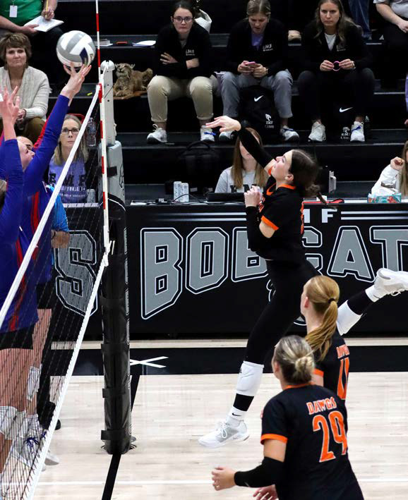 Camryn Peterson gets a kill in subdistricts. PCN photo by Blaine Winslow.