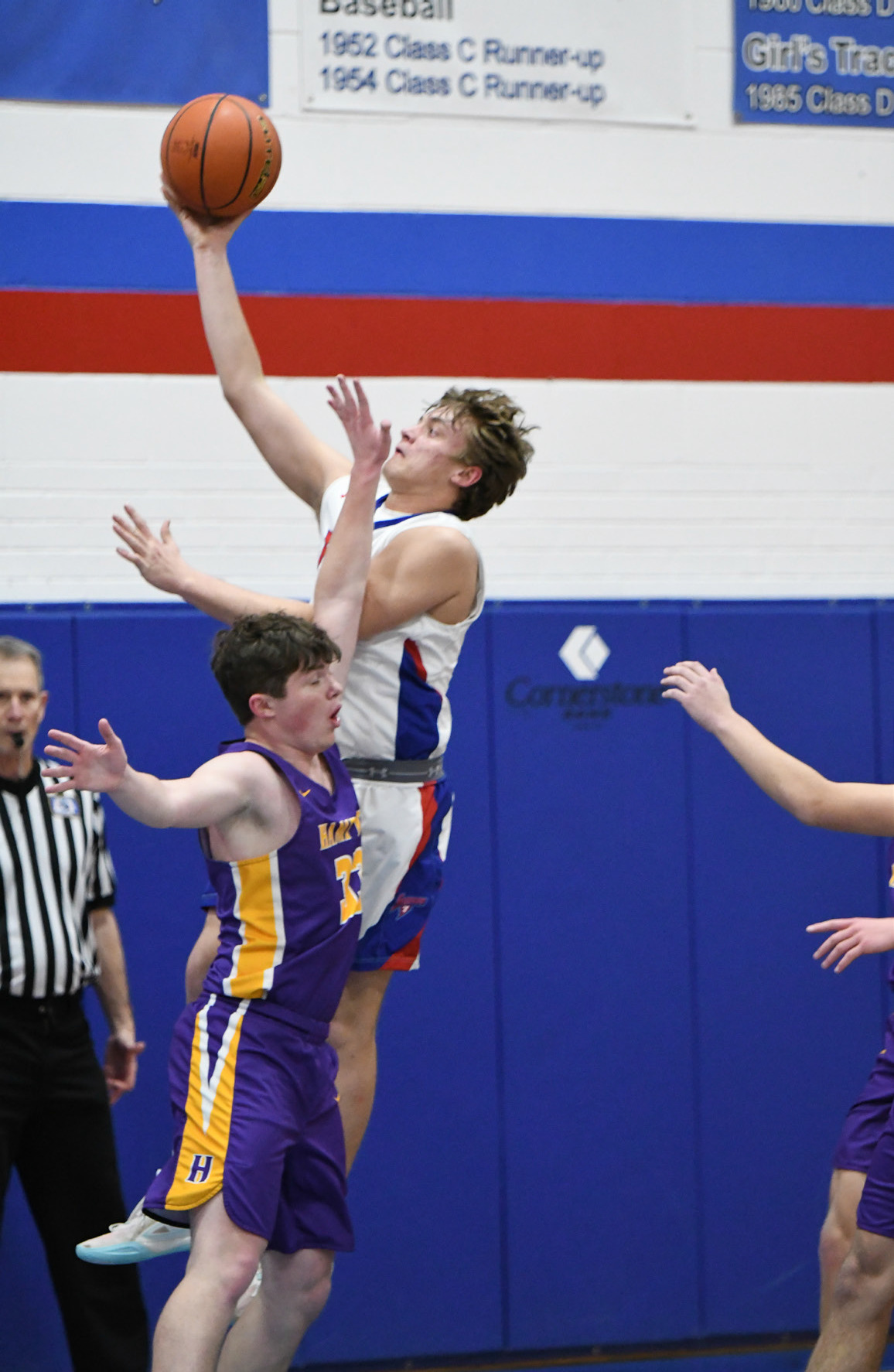 Ayden Hans goes up for the basket against Hampton. PCN photo by Rick Holtz.