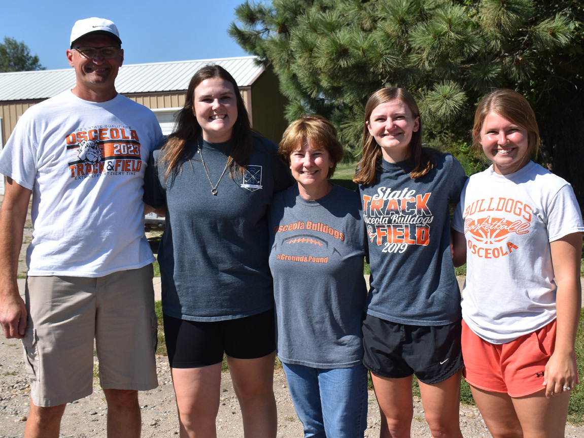 Bulldogs Kick Off Homecoming with Road Rally