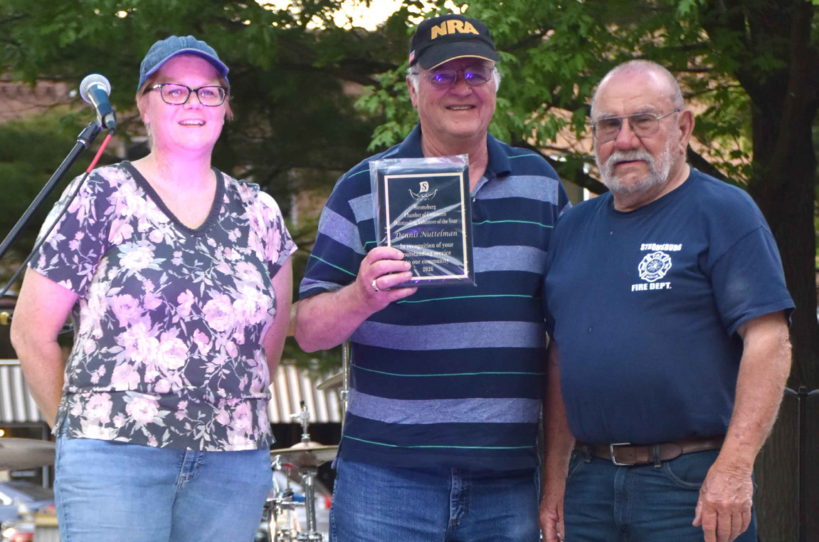 Above: Hillary Mundt and Mayor Ken Everingham present Dennis Nuttelman with the volunteer of the year. 