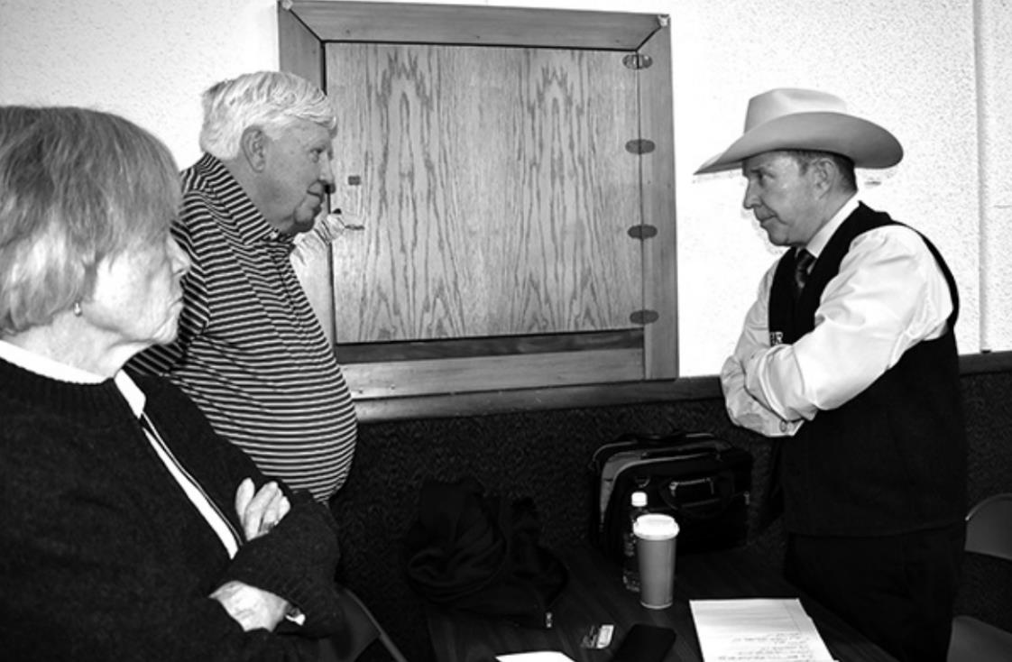 Charles W. Herbster (right), candidate for Nebraska’s governor talks to Marvin and Mary Wadell at the forum last Wednesday.