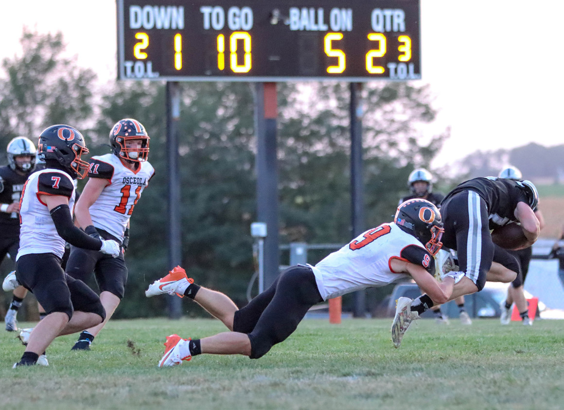 Landyn Roebuck gets the tackle against Elmwood-Murdock. PCN photo by Blaine Winslow.