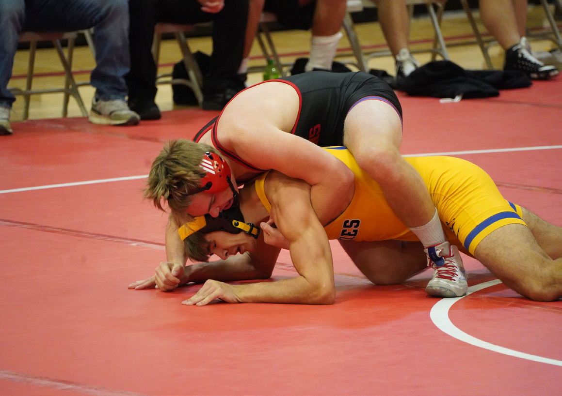 Wyatt Urkoski (HPC) wrestles Landon Sliva (SRC) in a battle of the seniors at 175 pounds. PCN photo by Jen Vrbka.