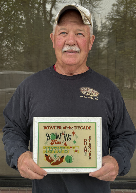 Duane Stenger with his award. PCN photo by Beth Sparrow.