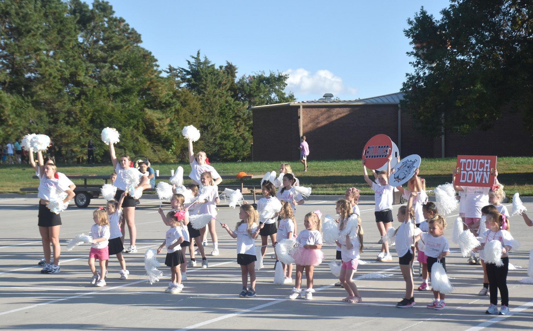 Above: The mini Dazzlers performed a cheer and dance with the Dazzlers. 