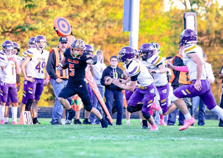 Osceola senior running back Brycen Kula had a big night against Deshler on Homecoming night. He ran the ball for 130 yards on 21 carries and and one touchdown and he was crowned HC King following the game. PCN photo by Blaine Winslow.