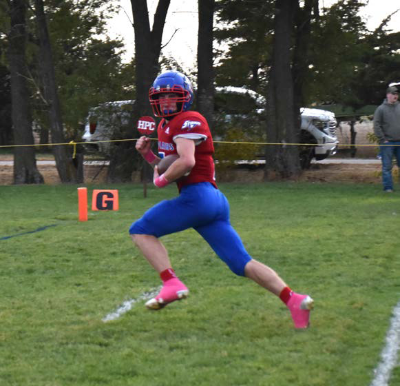 Haden Helgoth runs for the touchdown. PCN photo by Beth Sparrow.