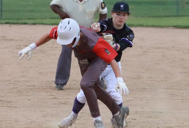 SOS second baseman Ruger Webb completes the run down by tagging the Valpariaso runner out during action last Thursday night in Osceola. PCN photo by Ken Kush.