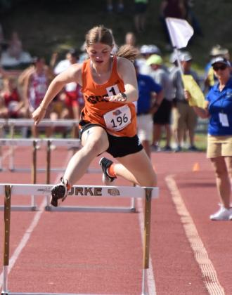 Osceola’s Jadelynn Gifford runs in the 300 meter hurdle finals in Omaha this past weekend. PCN photo by Beth Sparrow.