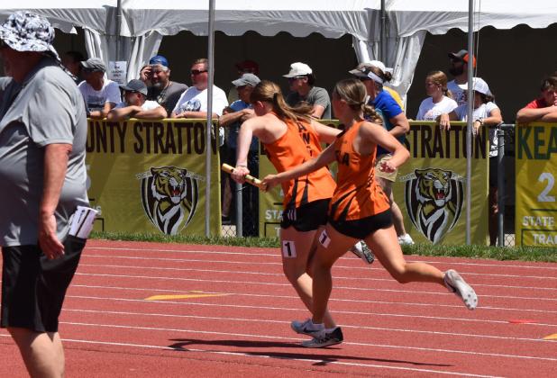 In the 4X100 Class D Relay, Ella Lemburg makes the baton exchange to Jadelynn Gifford. PCN photo by Beth Sparrow