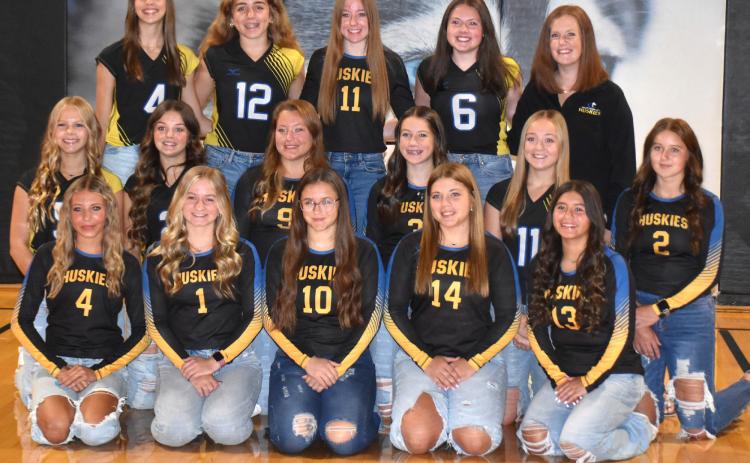 2024 Husky volleyball (front left to right): Kendall Nickolite, Taya Pinneo, Nevaeh Martinez, Jordyn Donner, Aleigha Escobar- Schaefer; (middle) Olivia Frederick, Charlie Spitz, Emma Svoboda, Kaleigh Ruth, Madison Augustin, Brooklyn Baker; (back): Leah Whitmore, Brea Schaefer, Mackenzie Kuns, Charlie Thompson, and head coach Abby Kuns. PCN photo by Beth Sparrow.