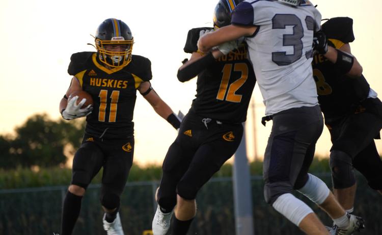 Carter Eickmeier running the ball behind blockers Jett Vrbka and Dylan Micek. PCN photo by Jen Vrbka.