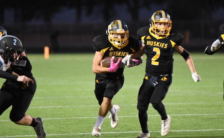 Justin Knoll carries the ball four times for 54 yards and two touchdowns for the Huskies. PCN photo by Rick Holtz
