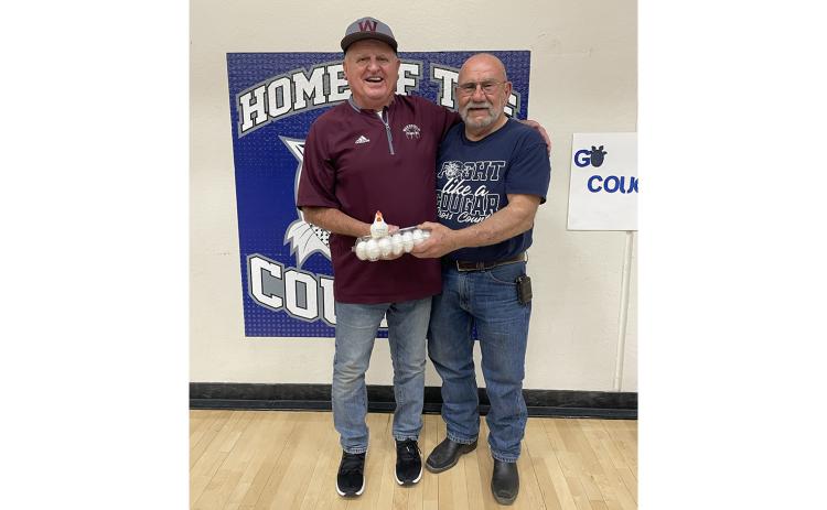 Stromsburg Mayor Ken Everingham collects his winnings from Wakefield Mayor Paul Eaton after Cross County's volleyball team defeated Wakefield to advance to state. PCN photo by Rick Holtz
