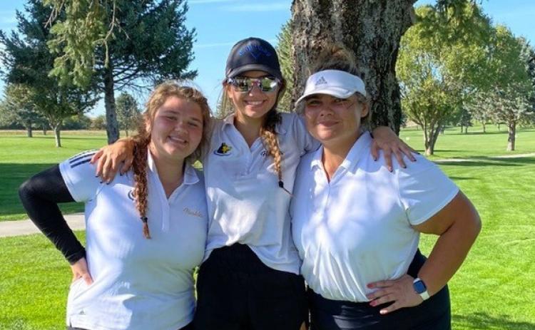 This year’s squad will lose three seniors, Aurora Slusarski, Jenna Logan, and Lillian Weddle.