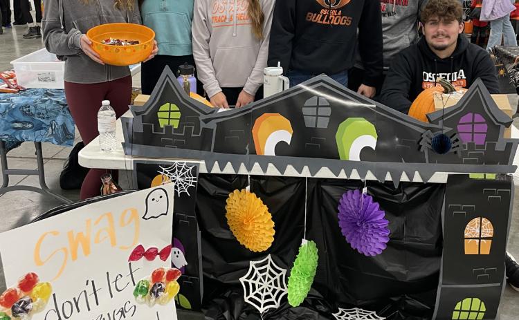 Osceola High School’s S.W.A.G (Students With Awesome Goals) students passed out treats. Pictured are Taylin Sanley, Charisa Boden, Savanna Boden, Liam White, Braylon Peterson, and Bransen Lavaley. Photo provided by Tasha Weller