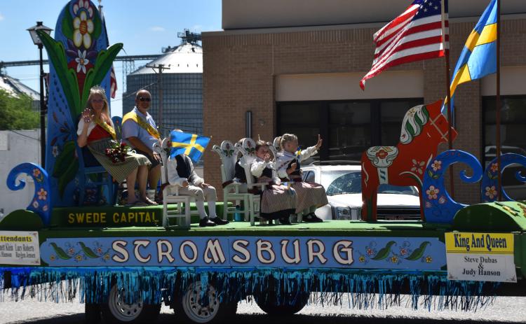 Above: The annual Polk County Fair Parade took place on Saturday afternoon in Osceola. Swedish Festival royalty, King Steve Dubas and Queen Judy Hanson and their attendants were on hand to celebrate the Polk County Fair parade. PCN photo by Beth Sparrow.
