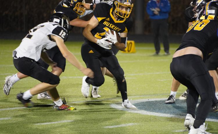 Hunter Barnes runs the ball as the line blocks against McCool Junction. PCN photo by Jen Vrbka.
