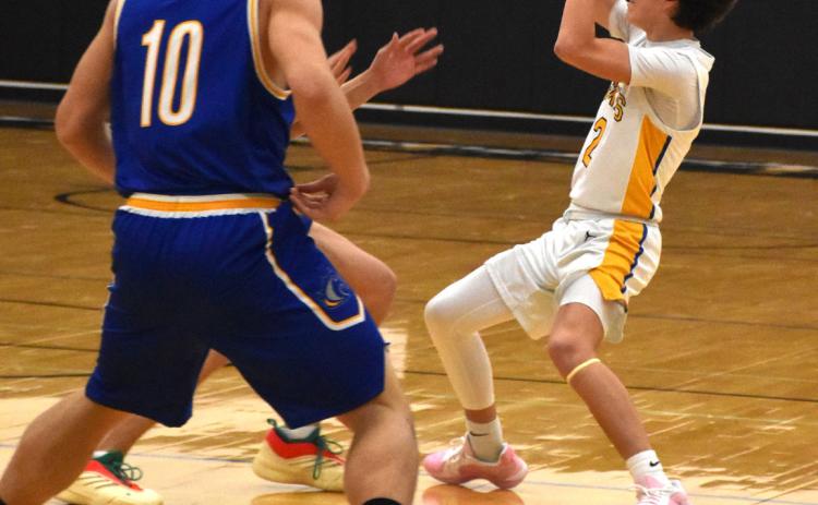 Noah Thelen looks to pass at the Riverside game. PCN file photo by Beth Sparrow.