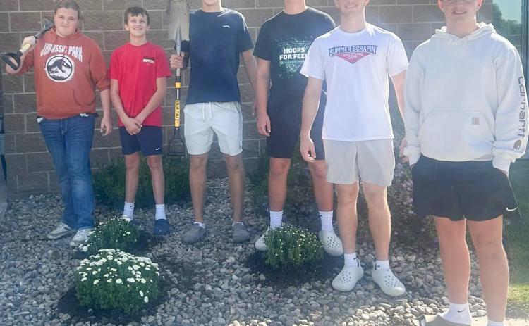 FFAstudents at Cross County High School planted mums outside the school. Photo was provided.