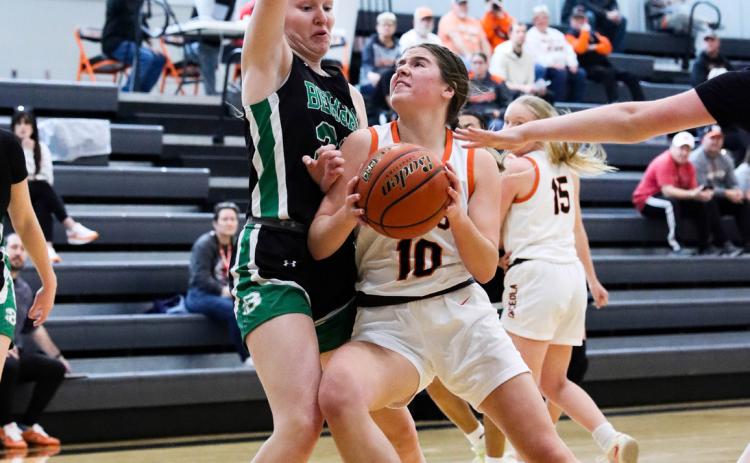 Osceola senior Addison Theis (10) averaged 15.3 points per game last year as she led the area in scoring. Theis leads a veteran group of Bulldogs into the new season. PCN file photo.