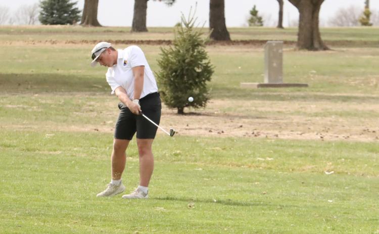 Shelby-RC’s Layne Donner hits his third shot from just off the green on No. 3 hole on Monday at Ryan Hill. Donner led the Huskies scoring at both the SRC quad and the Aquinas Invite. PCN photo by Ken Kush