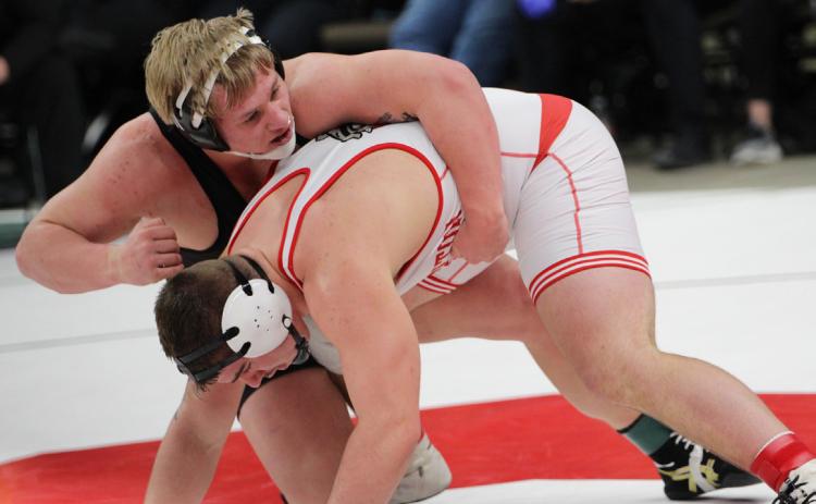 Eli Fjell wrestles Luke Pawloski (Plstn.) in the state finals. PCN photo by Travis Lane.
