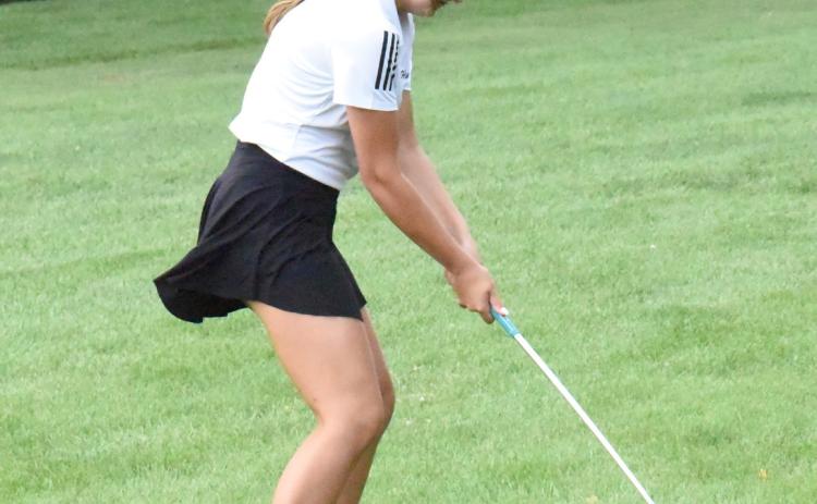 McKenzie Doles gets ready to chip it on the green. Photo provided by SRC yearbook.