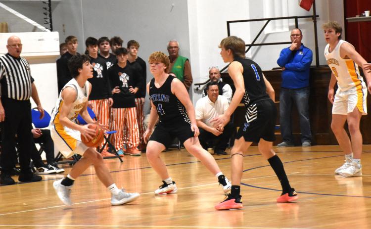 Noah Thelen looks for a shot or if he can pass to Dalton Pokorney. PCN photo by Beth Sparrow.