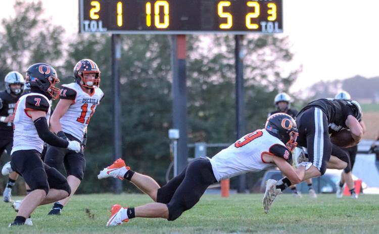 Landyn Roebuck gets the tackle against Elmwood-Murdock. PCN photo by Blaine Winslow.