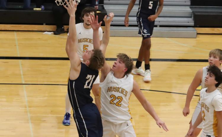 Cross County junior Colter Larson (21) gets inside as he works his way past the defense of Shelby-RC’s Jaxson Thompson in Friday night’s game. PCN photo by Ken Kush.