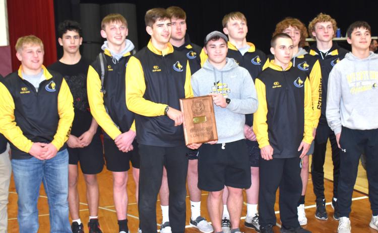 ABOVE: The Shelby-Rising City Huskies are crowned conference champs for the second year in a row. BELOW RIGHT: Seniors Wyatt Urkoski (HPC) and Landon Sliva (SRC) placed first and second respectively in the 175 weight class. PCN photos by Beth Sparrow.