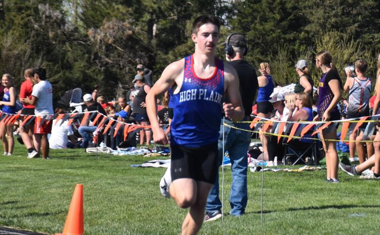 Haden Helgoth runs the 1600. PCN file photo by Beth Sparrow.