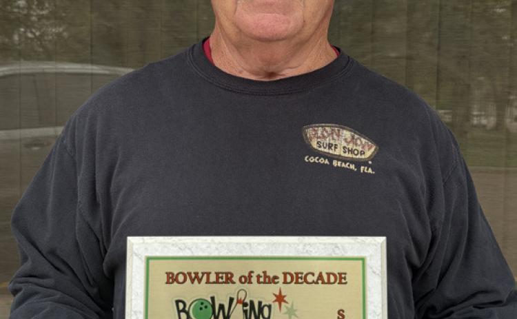 Duane Stenger with his award. PCN photo by Beth Sparrow.