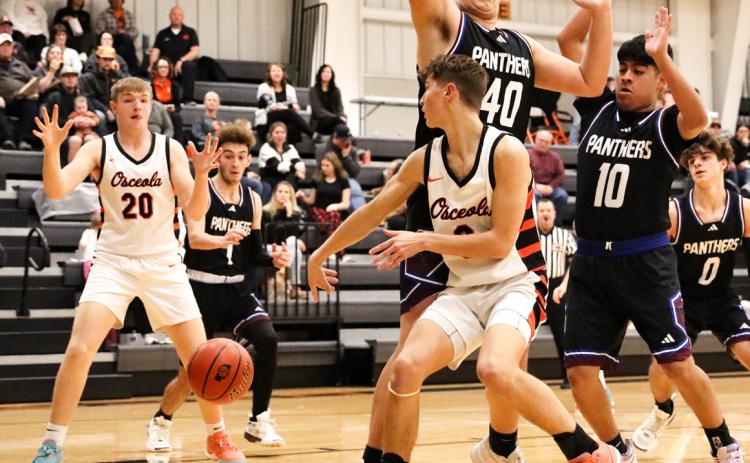 Great pass from Kelby Neujahr to Braxton Mestl to try to score. PCN photo by Blaine Winslow.